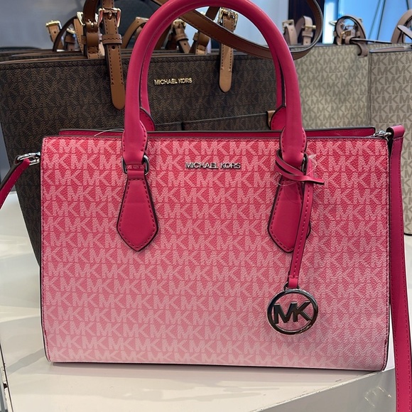 Michael Kors Sheila Medium Ombré Signature Logo Satchel
DRAGONFRUIT
NWT - Picture 15 of 16